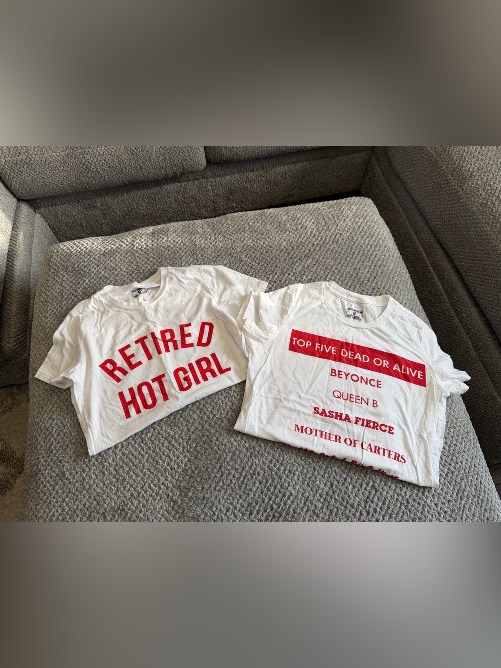 White Graphic Crop Tee with Red Lettering - Unbranded (2tshirts)
